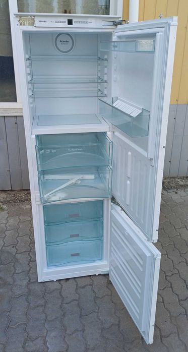 Вбудований холодильник з морозильною камерою Міле Miele KFN 37282 iD