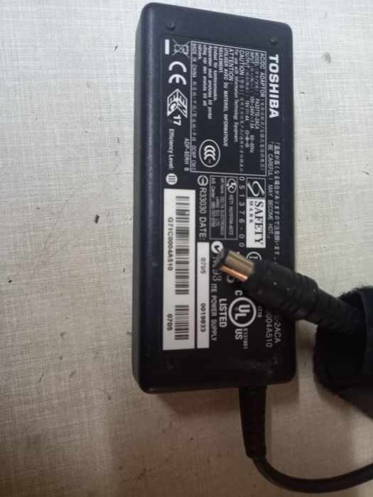 Zasilacz toshiba  15v 4a sprawny