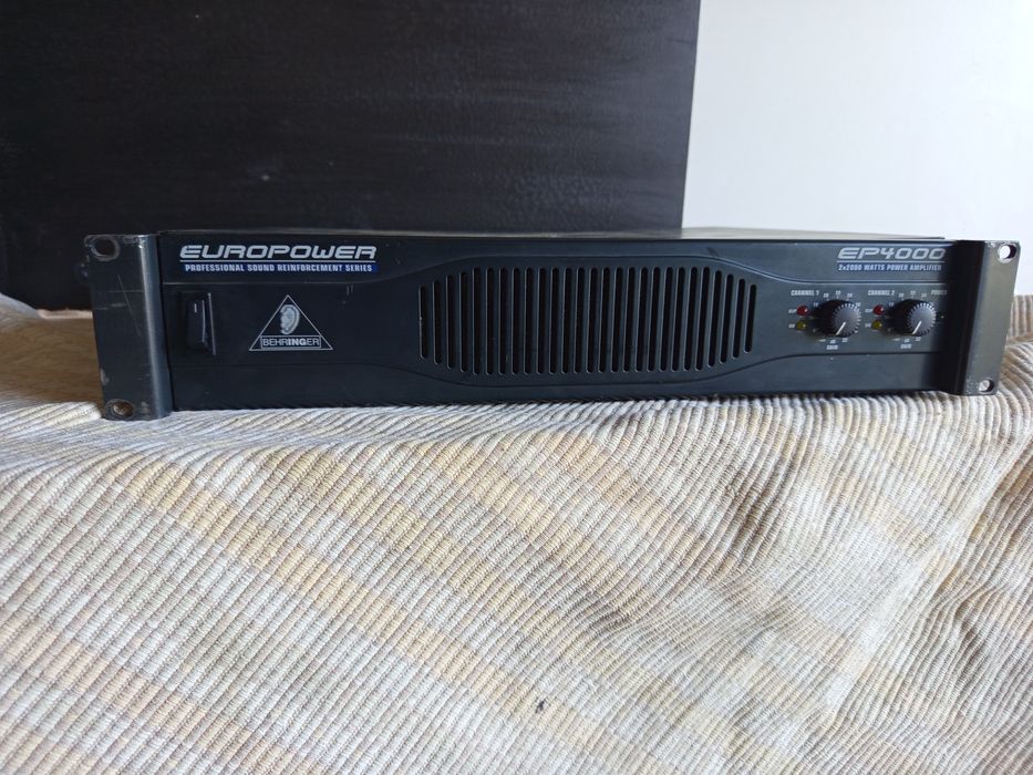 Amplificador Behringer EP 4000