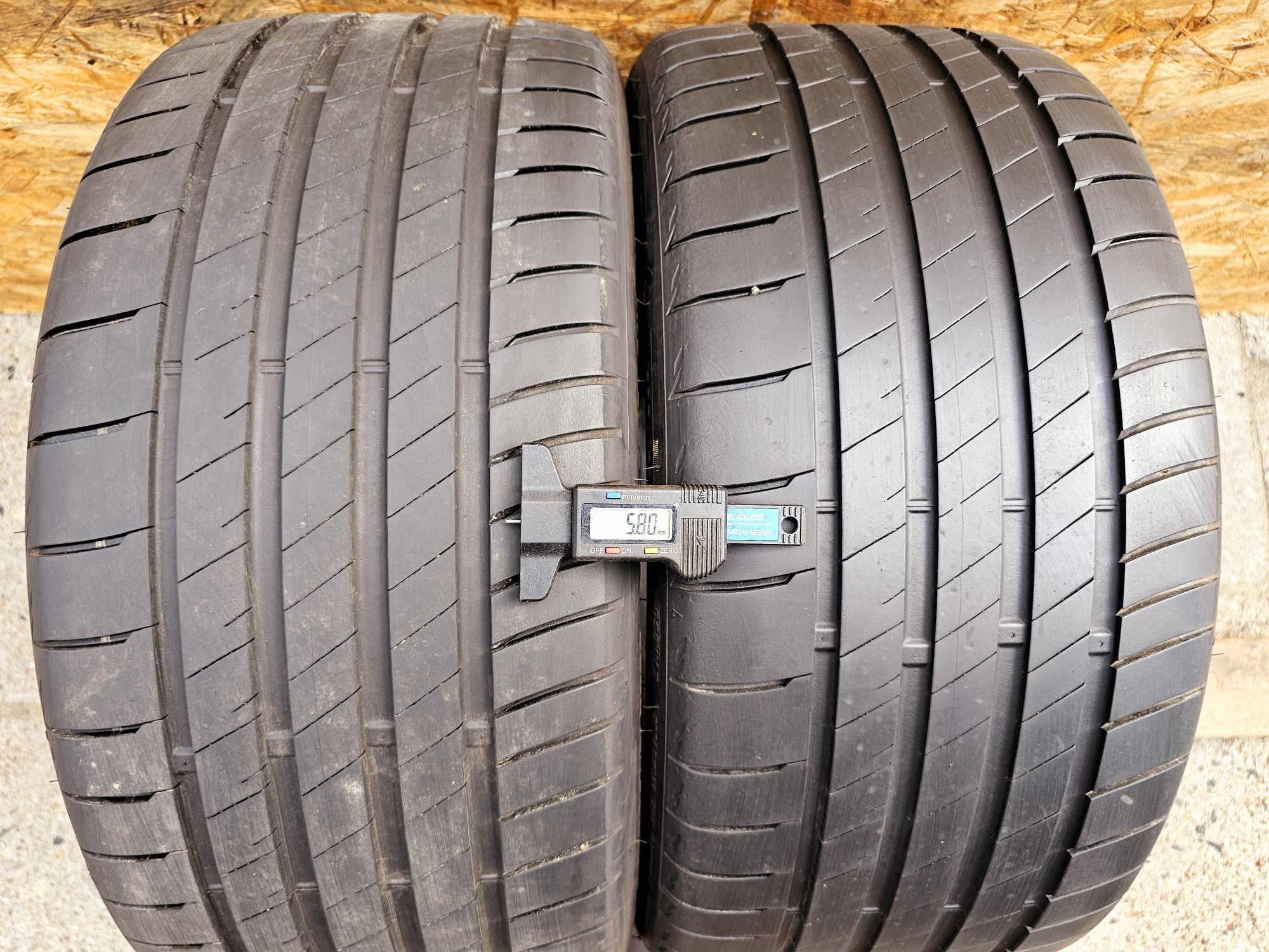 BDB Stan!!  235/35 r19 Bridgestone Potenza S005.  22/23
