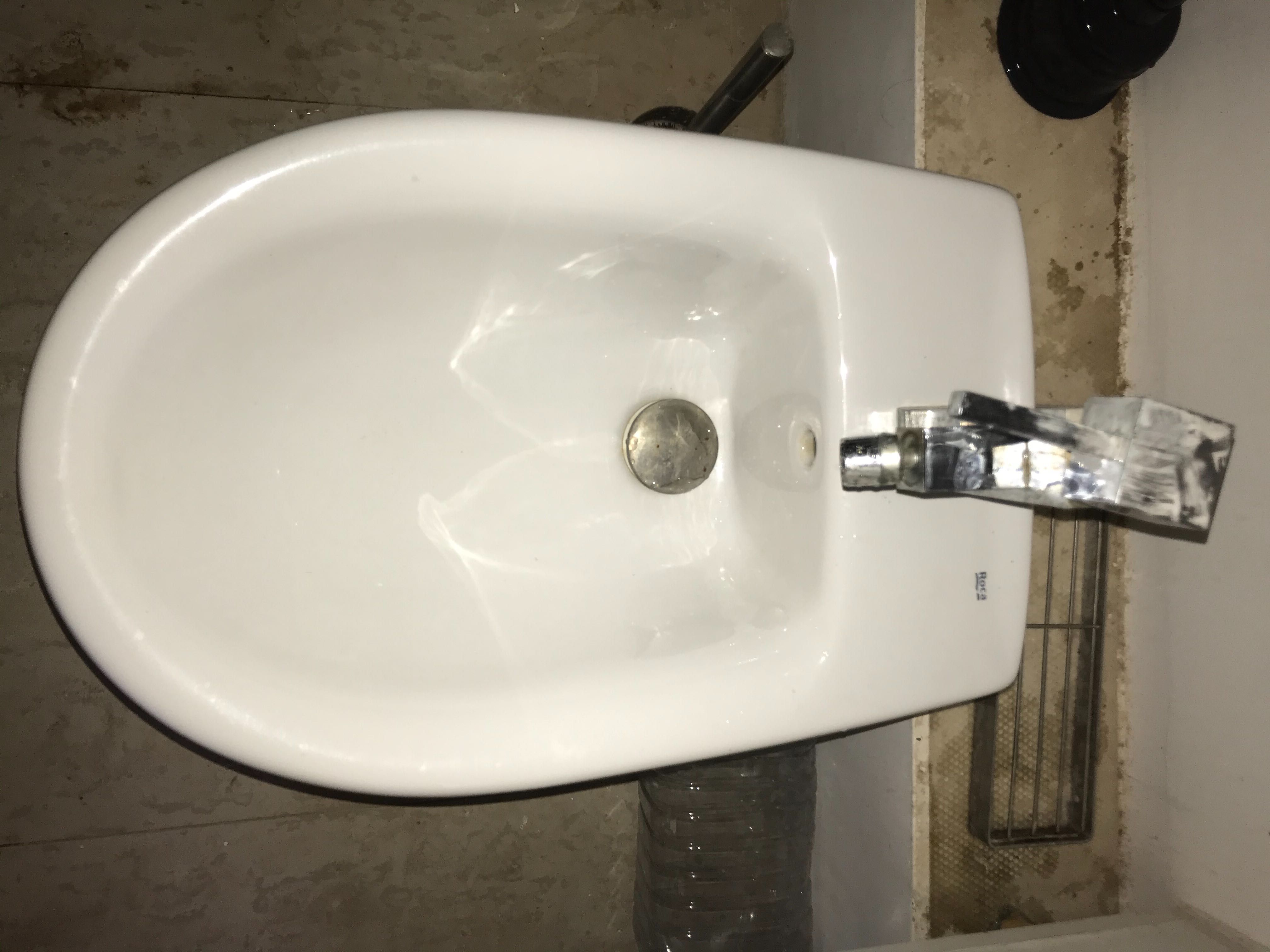 Bidé Roca Vitória + torneira / Bidet + faucet