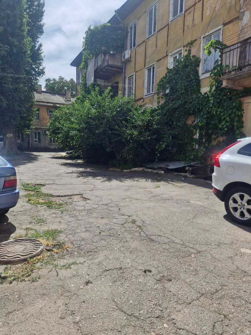 Центр   Продам двухкомнатную квартиру  возле Нового рынка