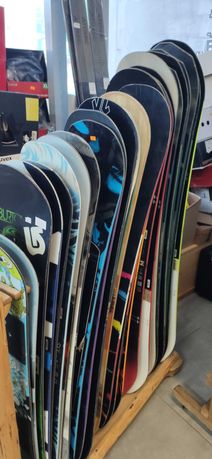 Sprzedaż używanych desek snowboardowych oraz butów snowboardowych