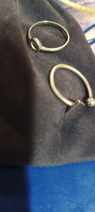 Срібні вироби. Каблучка. Сережки.