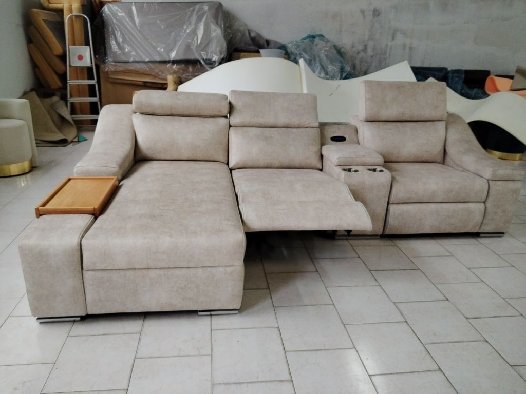 Sofá com relax elétrico/Sofa with electric reclining function.