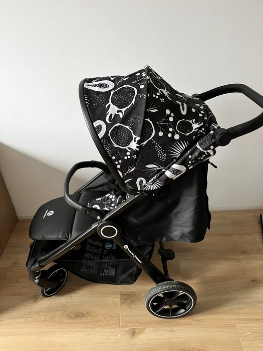 Nowy prawie nieużywany wózek spacerowy Petite&Mars Street2 RWS