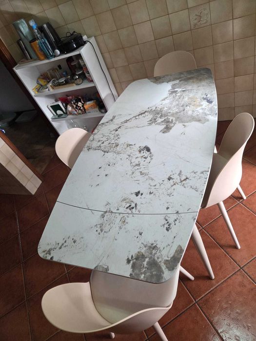 Conjunto Mesa Extensível + 4 cadeiras