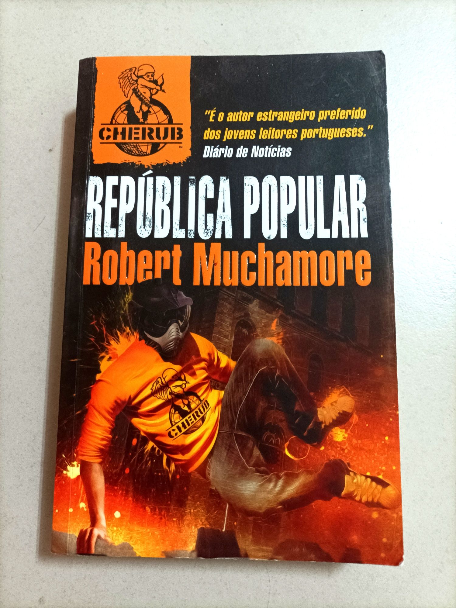 Livro: República Popular de Robert Muchamore