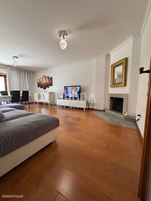 Excelente apartamento T4 com áreas interiores e exteriores de moradia