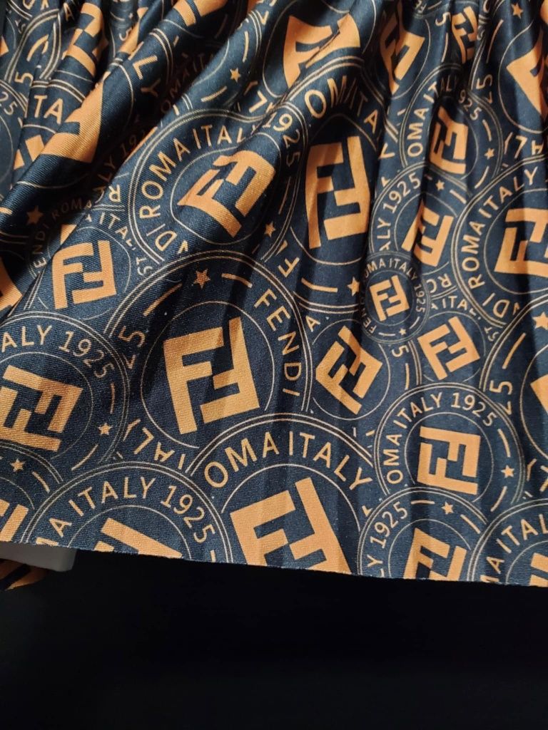 Piękna spódniczka dziewczęca że wzorem Fendi