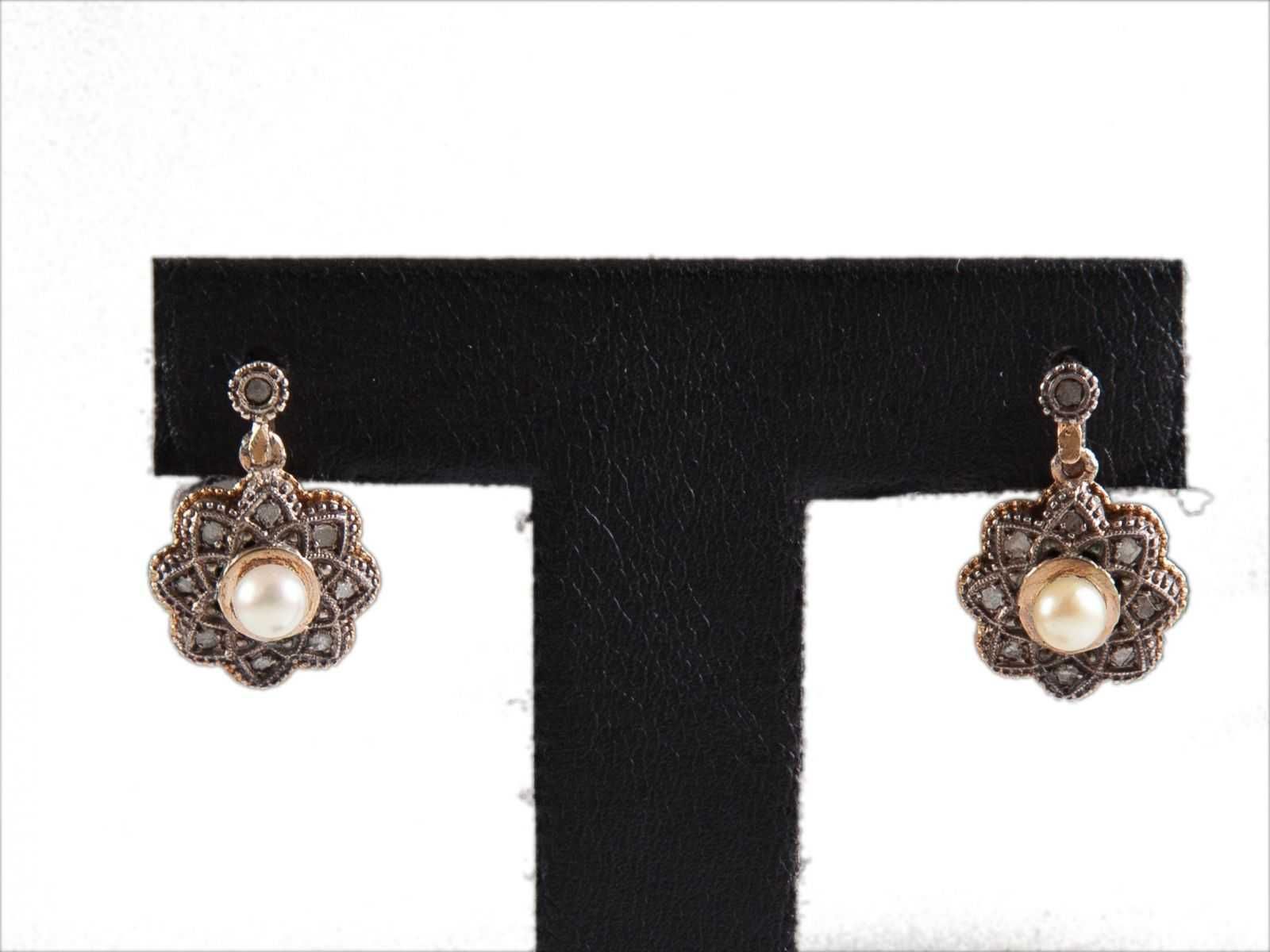Conjunto colar e brincos de pérolas
