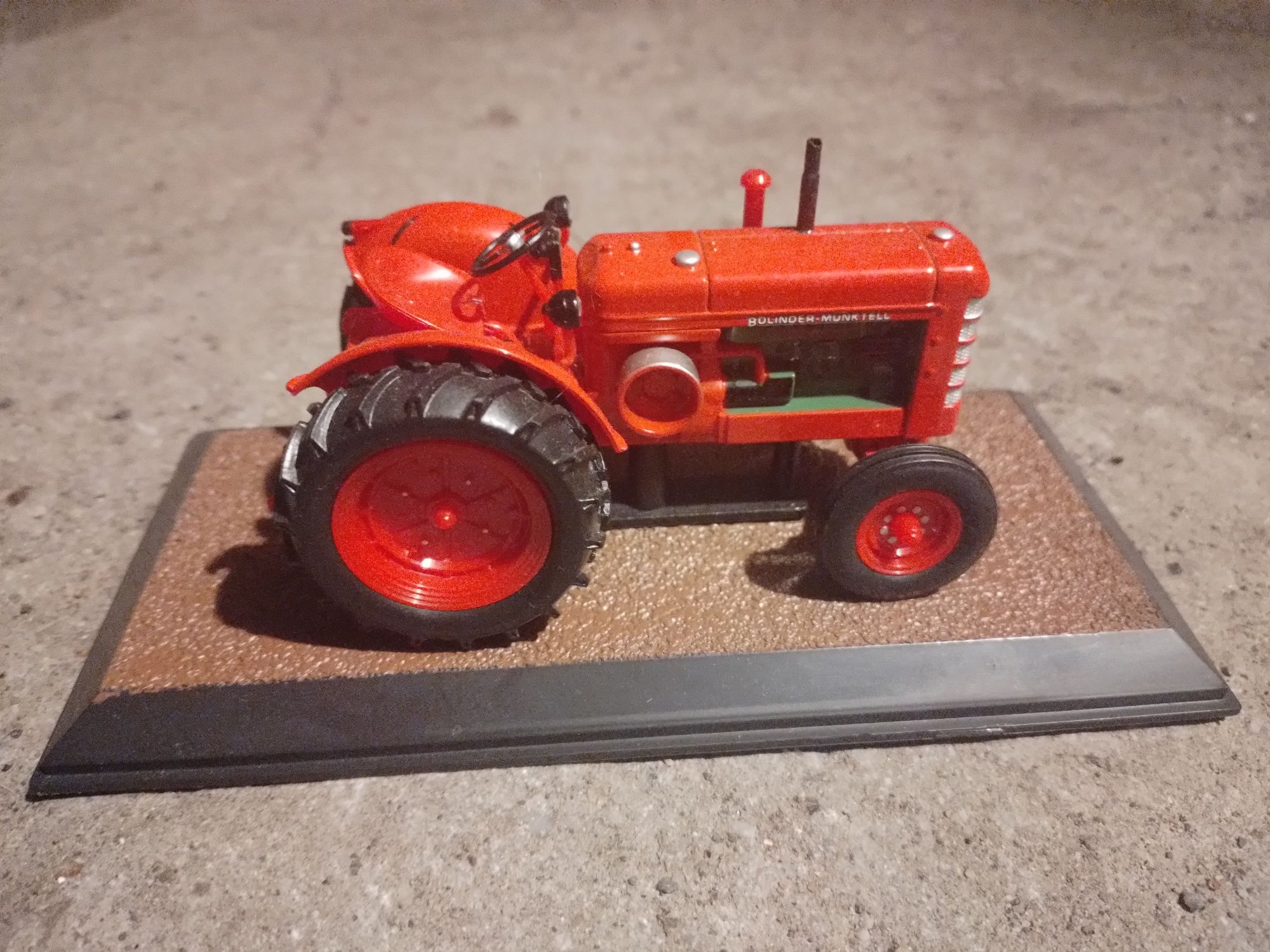 Model traktora Bolinder Munktel 470 Bison, IXO 1:32