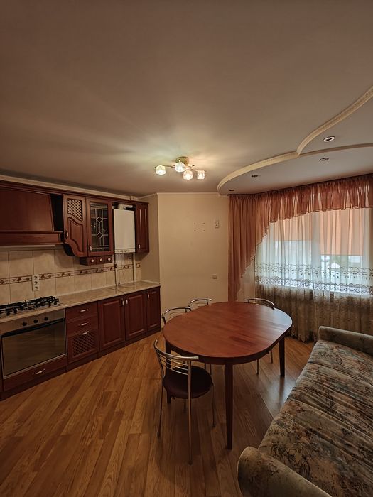 Продаж 2 кімнатна. Вул. Коновальця