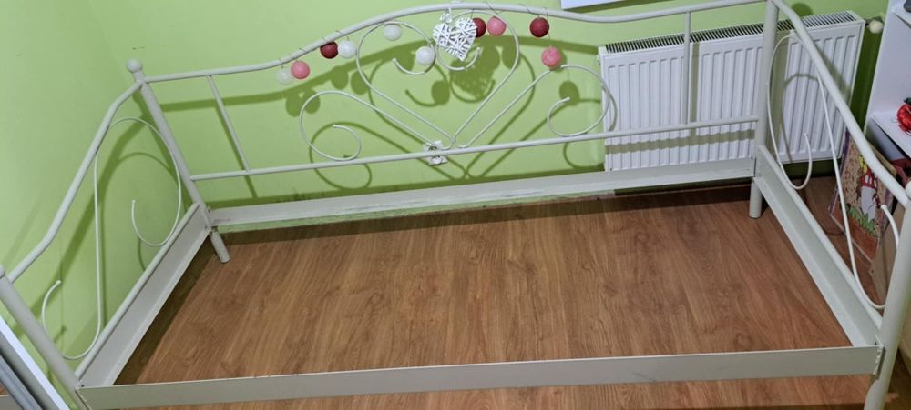 Sprzedam łóżko dziewczęce