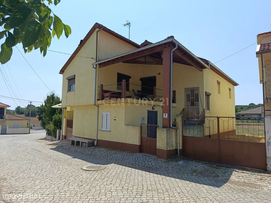 Moradia T4 com Terreno - Salsas - Bragança