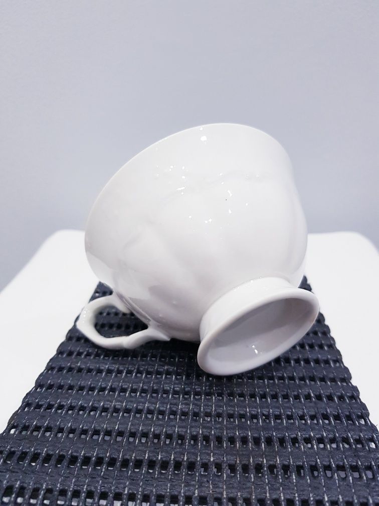 Stara porcelanowa filiżanka