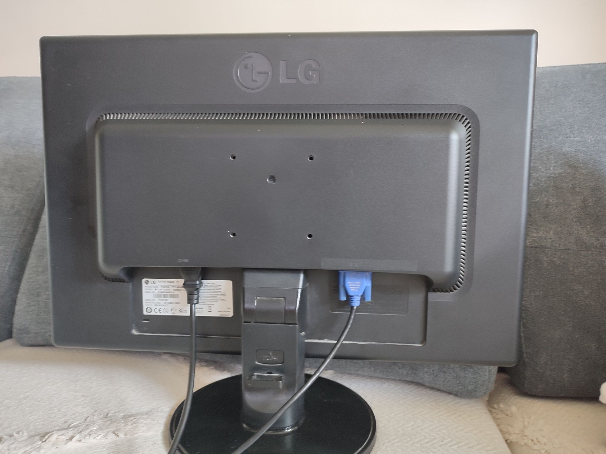Monitor LG 22" z adapterem HDMI