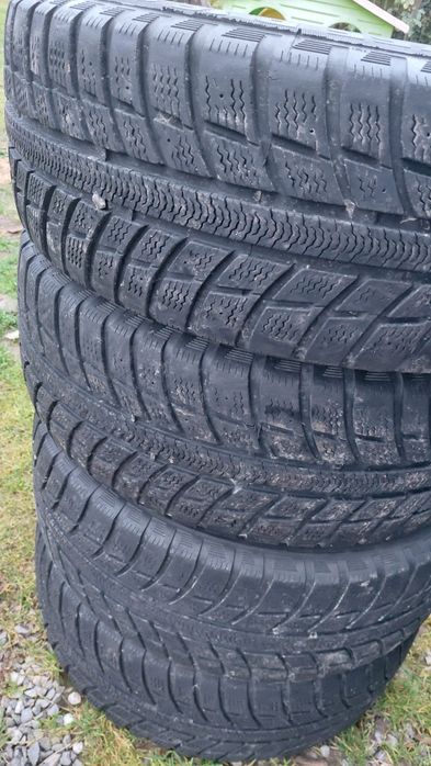 Opony zimowe 215/55 R16