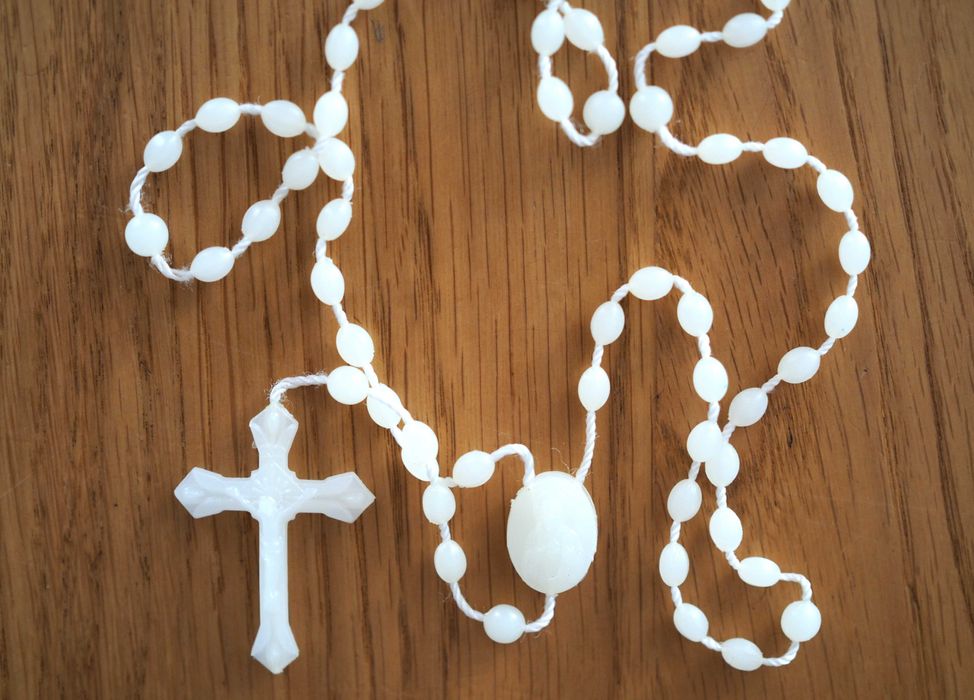 Stary różaniec plastikowy, fluoroscencyjny