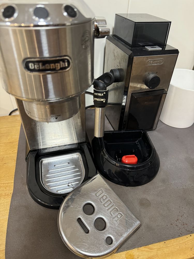 Máquina café Delonghi Dedica + Moinho Delonghi KG89