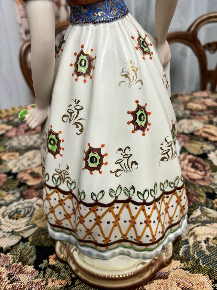 Figurka porcelanowa zdobiona Włochy
