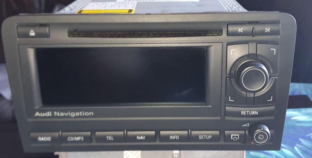 Dwa radia Audi navigation i chorus