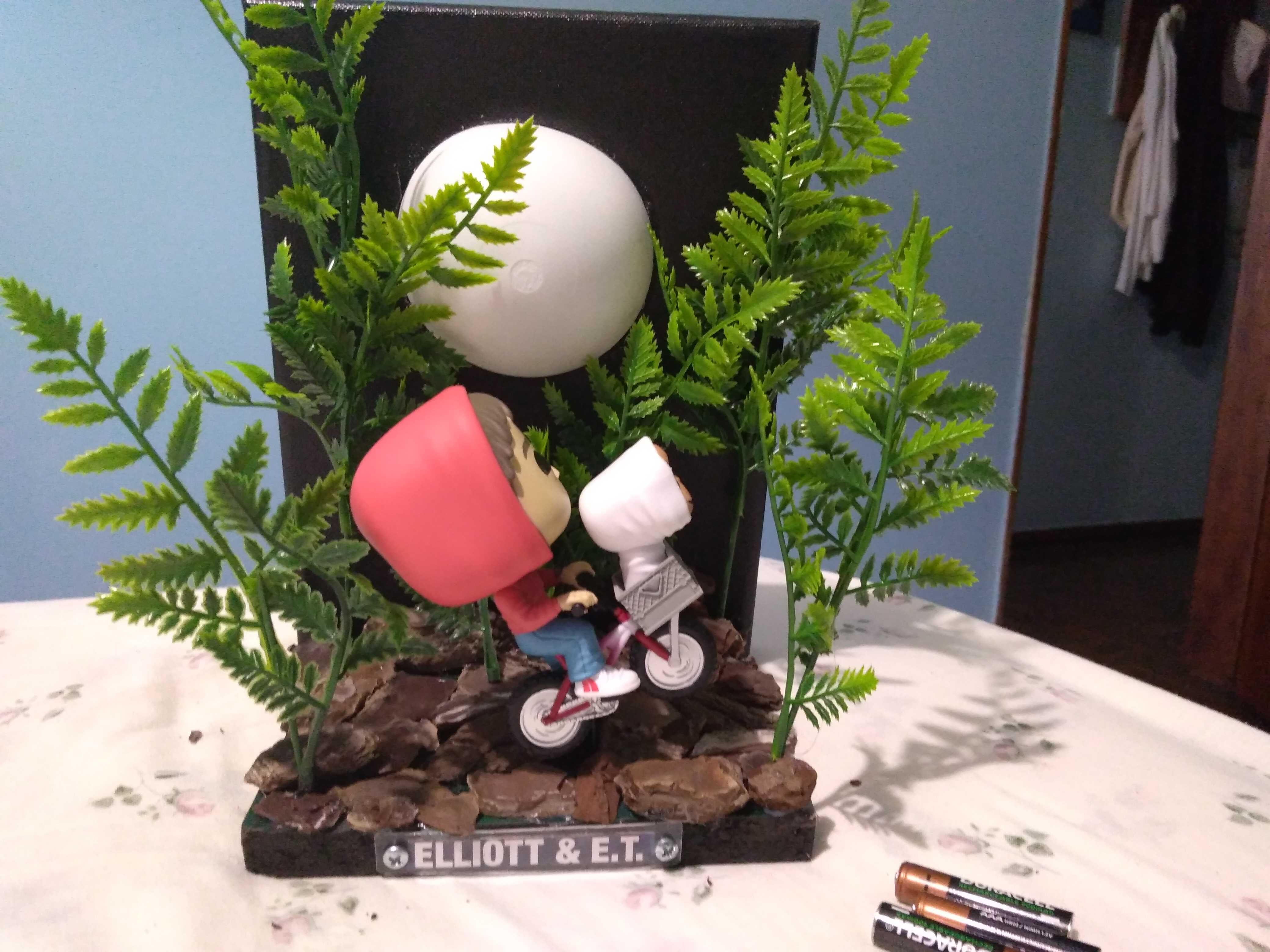 Diorama E.T com figuras da Funko