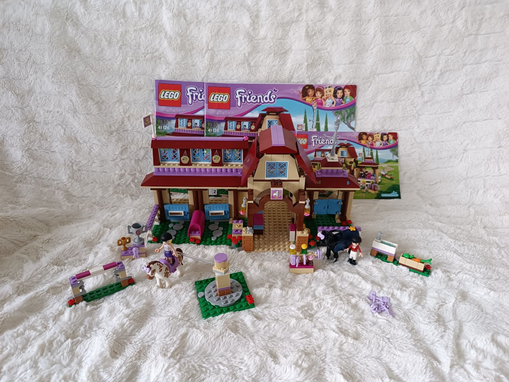 Zestaw klocki LEGO friends 41126 Klub jeździecki w Heartlake konie