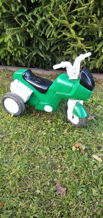 Traktorek z przyczepką i motorem dla dzieci