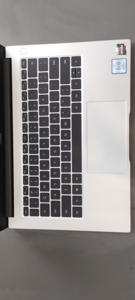 Laptop Huawei Matebook D14