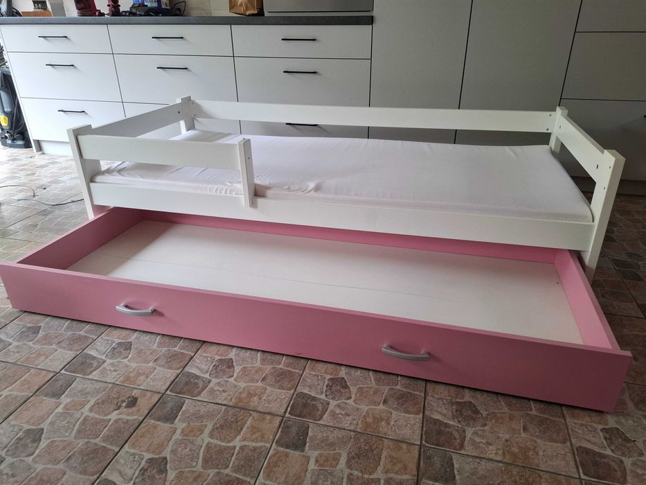 Łóżko dzieciece z materacem