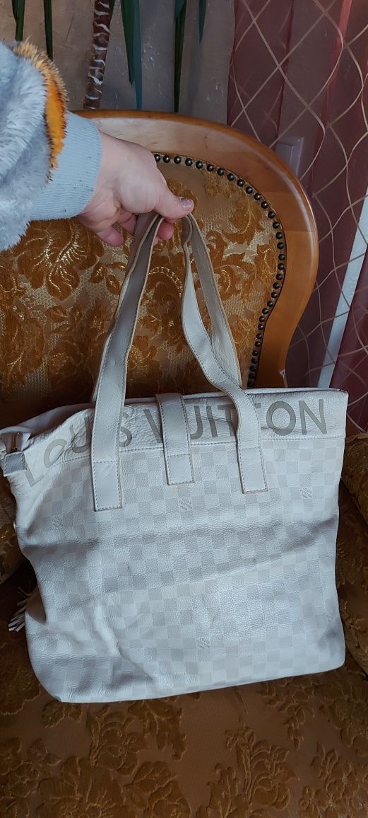 Классная кожаная сумка Louis Vuitton