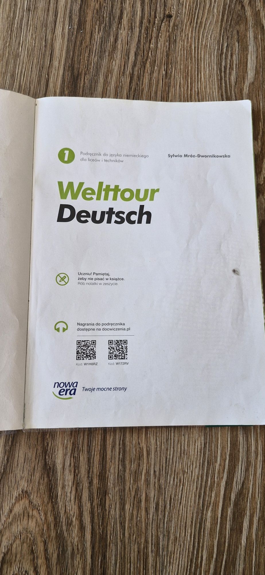Podręcznik do 1 klasy liceum I technikum.  Welttour Deutsch.