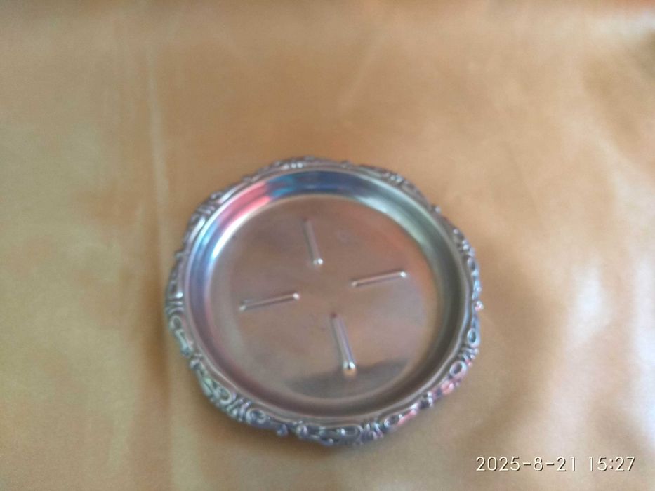 Кофейные чашки в подстаканниках с блюдцами. Италия