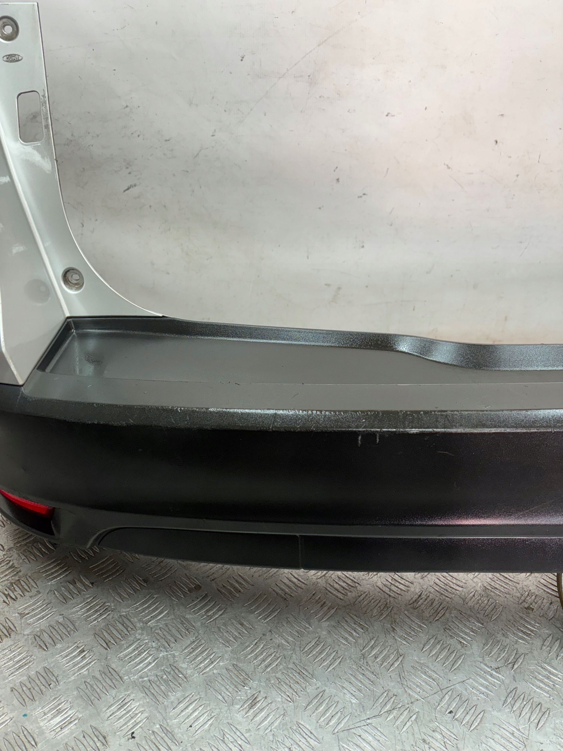 Zderzak tył Tylny Ford Focus 3 Iii MK3 Kombi 10-