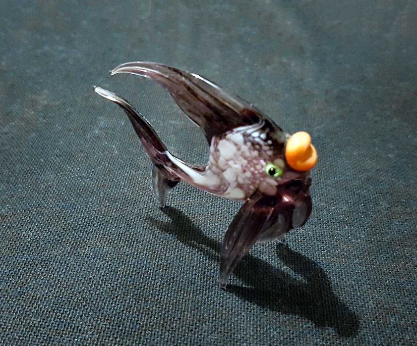 Peixe de vidro soprado manualmente