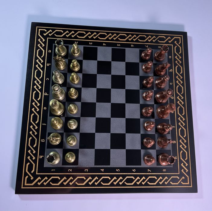 Шахмати з чорного каменю