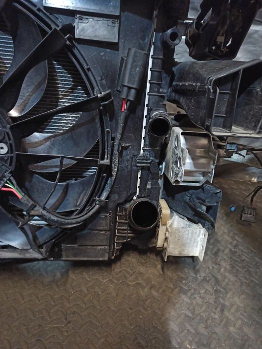 Панель передня телевізор радіатори bmw 5 G30 G31 3.0D