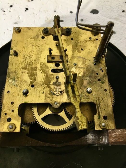 Uroczy Zegar Wiszący Gustav Becker Tarcza Tłoczona