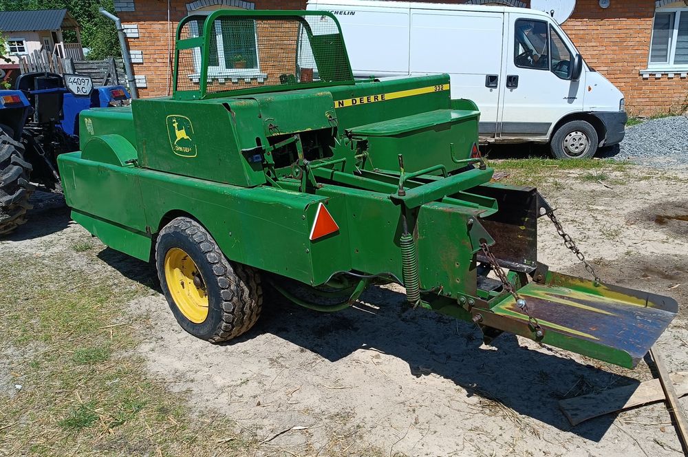 Прес підбирач JOHN DEERE 332