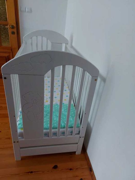 Łóżeczko dziecięce z szufladą