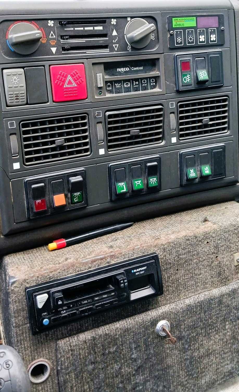Autocarro Iveco 33 Lugares 1998 – Motor e Elétrica Impecáveis – Fibra