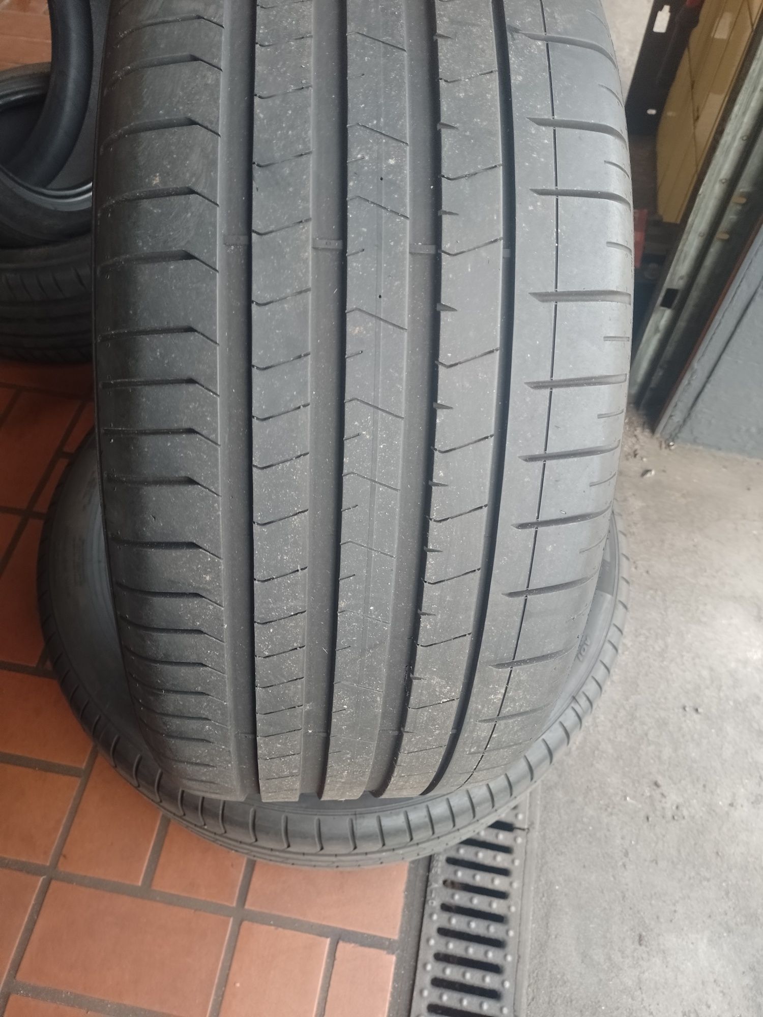 Opony 285, 40, 21 Pirelli