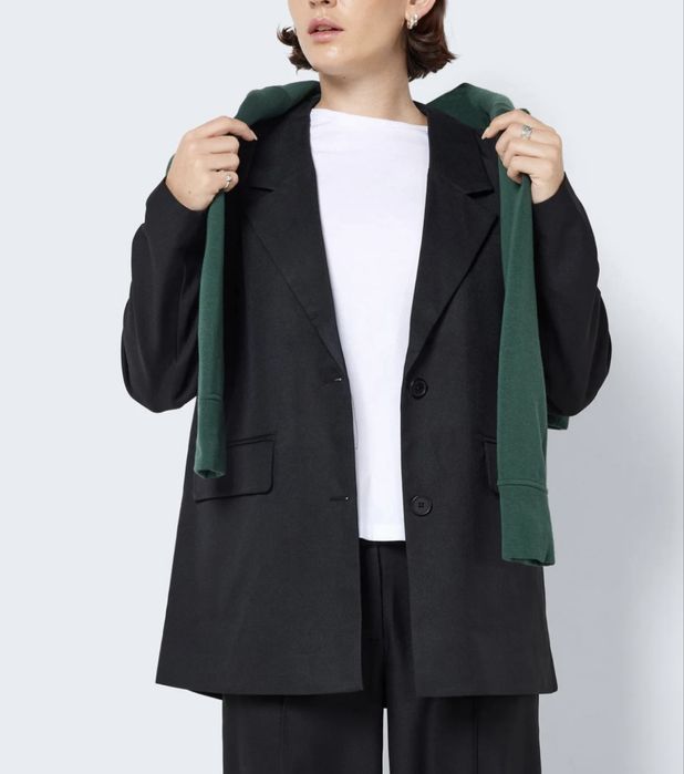 Чорний піджак. Жіночий піджак.