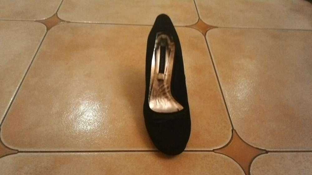 Женские туфли ZARA , женская обувь. состояние новое .
