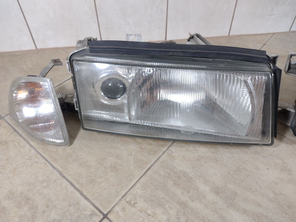 Skoda Octavia 1 reflektory lampa przód komplet hella Europa kierunki