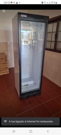 Expositor refrigerado vertical porta de vidro