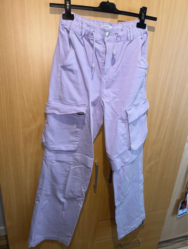Fioletowe spodnie bojówki