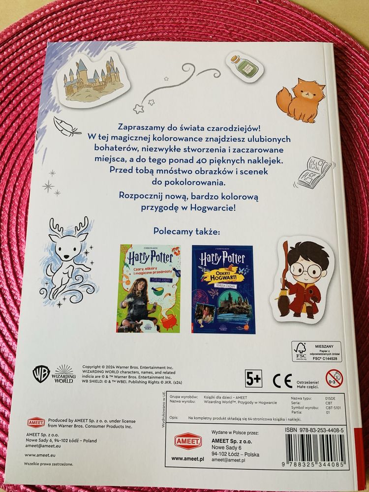 Harry Potter. Przygody w Hogwarcie. Kolorowanka z naklejkami