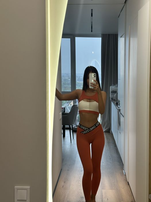 Спортивний костюм (топ + лосини)